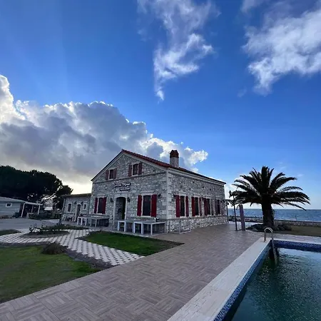 Lavantali Konak Restoran ホテル セェフェリヒサール