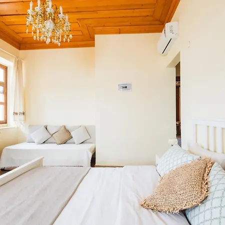 Lavantali Konak Restoran Otel Seferihisar