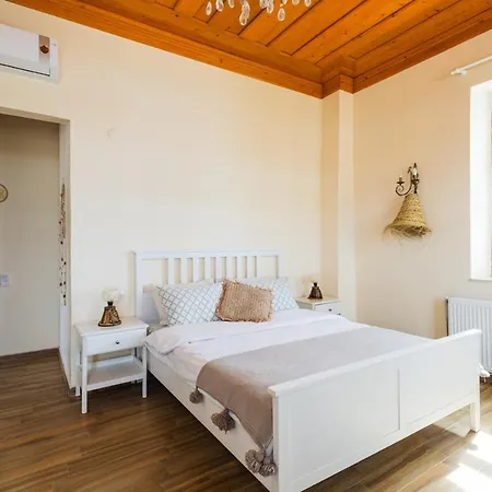 Lavantali Konak Restoran * セェフェリヒサール