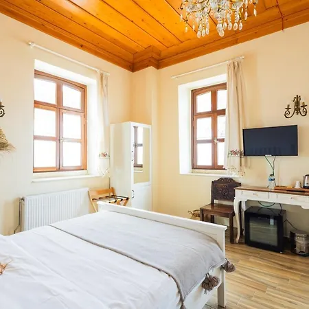 Lavantali Konak Restoran ホテル セェフェリヒサール