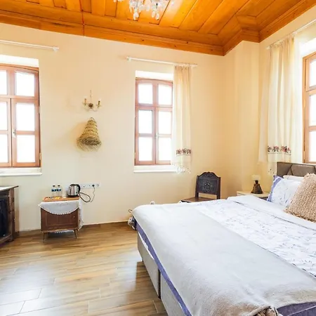 Lavantali Konak Restoran ホテル セェフェリヒサール