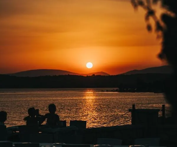 Lavantali Konak Restoran Hotel *