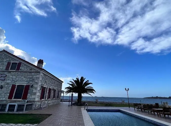 Lavantali Konak Restoran Hotel *