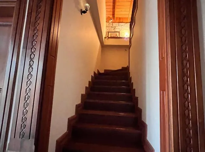 Lavantali Konak Restoran Hotel *