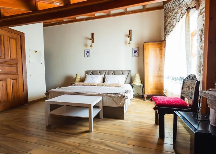 Lavantali Konak Restoran Hotel *