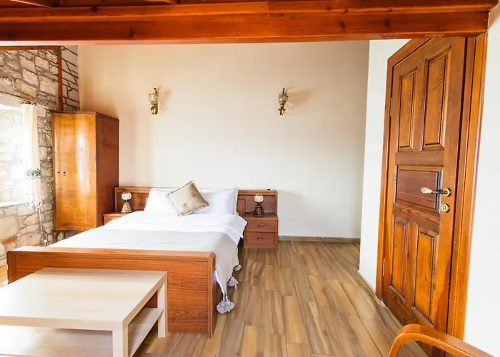 Lavantali Konak Restoran Hotel *